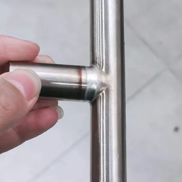 Soudage de tuyaux en t en acier inoxydable